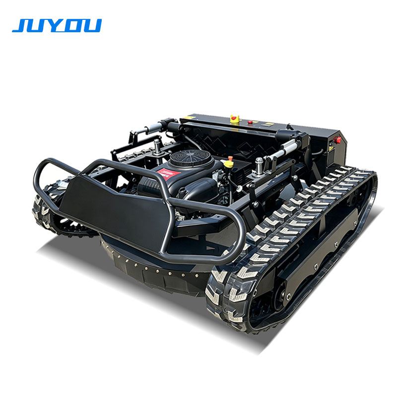 900 Off road tracked lawn mower